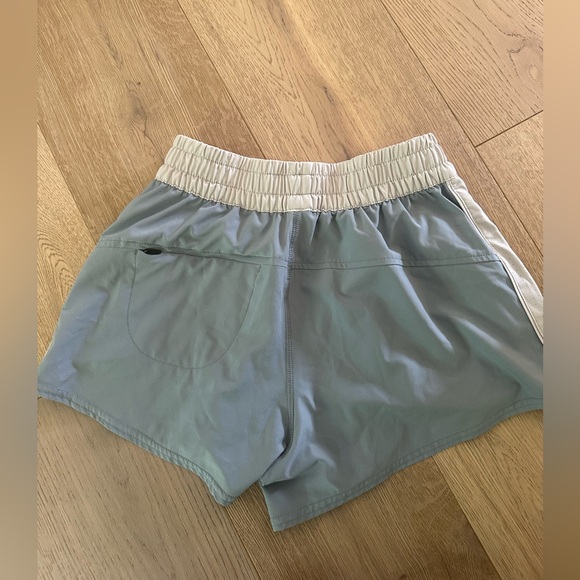 Vuori dash short in light cloud size XS. - Picture 5 of 6